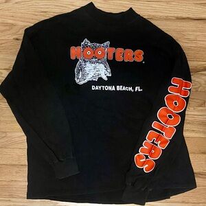 HOOTERS Vintage long sleeve shirt w/ graphic on front, back and sleeve.